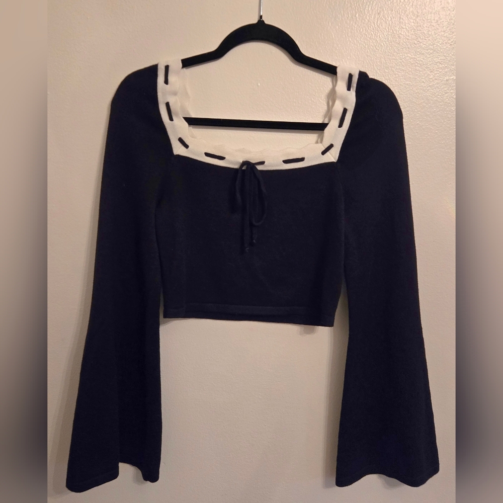 Dee Elly Womens Black White Cropped Knit Sweater Bell Sleeves Medium
